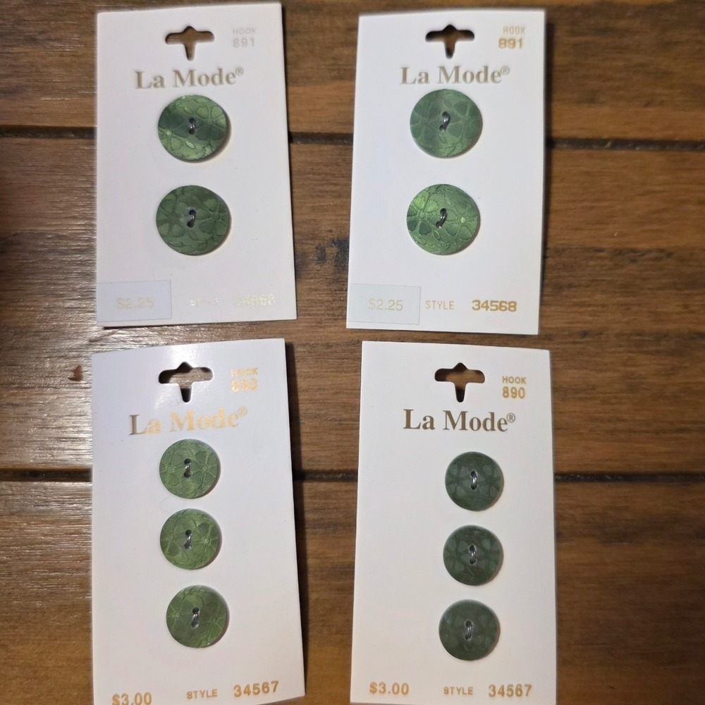 La Mode Buttons Green Floral Etched 3/4" and 9/16" Mixed Lot